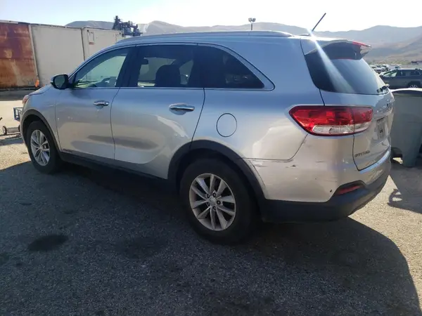 5XYPGDA53HG333049 2017 KIA SORENTO - Image 2