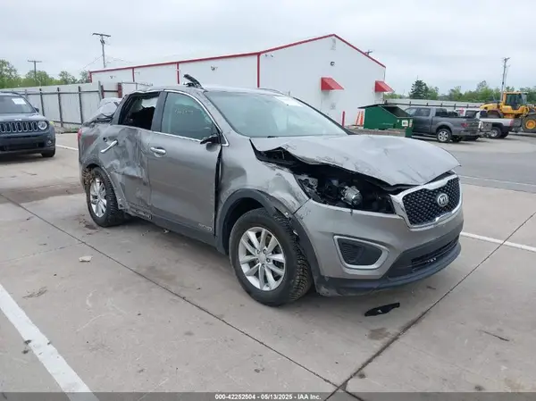 5XYPGDA53JG370995 2018 KIA SORENTO - Image 1