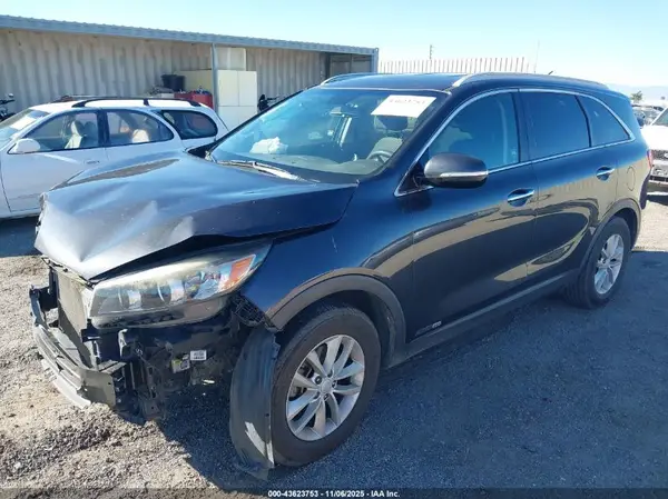 5XYPGDA53JG404319 2018 KIA SORENTO - Image 2