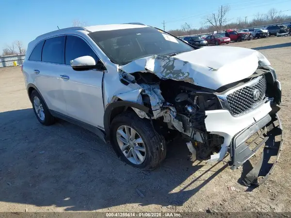 5XYPGDA53JG408726 2018 KIA SORENTO - Image 1