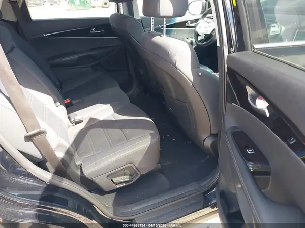 5XYPGDA53KG446667 2019 KIA SORENTO - Image 8