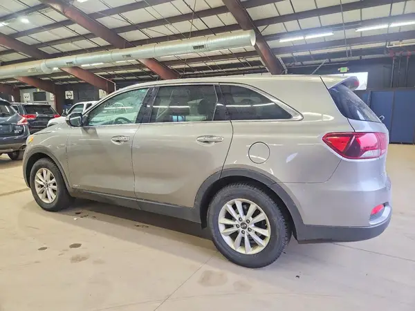 5XYPGDA53KG482309 2019 KIA SORENTO - Image 2