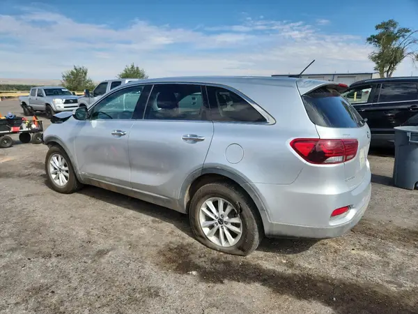 5XYPGDA53KG517902 2019 KIA SORENTO - Image 2