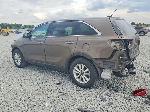 5XYPGDA53KG565996 2019 KIA SORENTO - Image 2