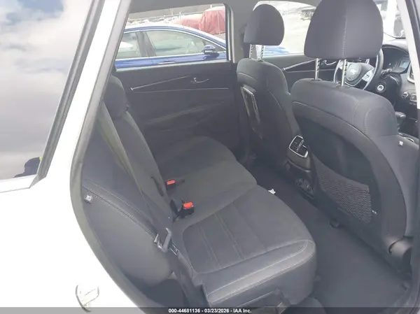 5XYPGDA53KG567165 2019 KIA SORENTO - Image 8
