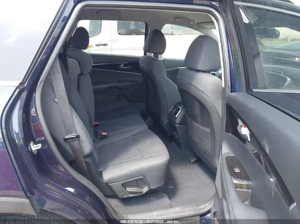 5XYPGDA53KG606112 2019 KIA SORENTO - Image 8