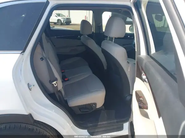 5XYPGDA53LG671804 2020 KIA SORENTO - Image 8