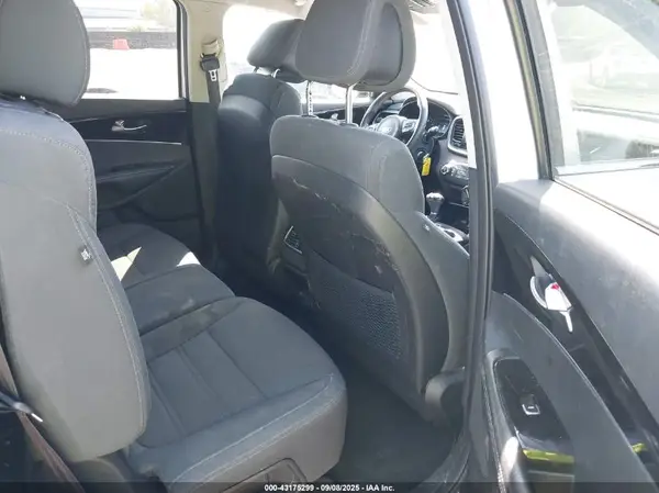 5XYPGDA54GG002916 2016 KIA SORENTO - Image 8