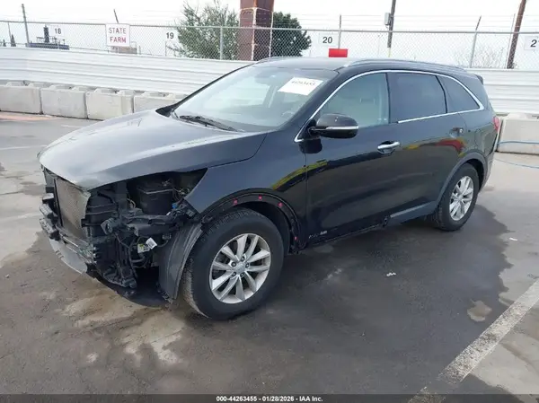 5XYPGDA54GG038556 2016 KIA SORENTO - Image 2