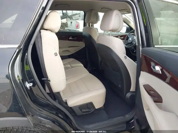 5XYPGDA54GG038556 2016 KIA SORENTO - Image 8