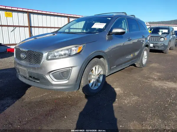 5XYPGDA54GG085683 2016 KIA SORENTO - Image 2
