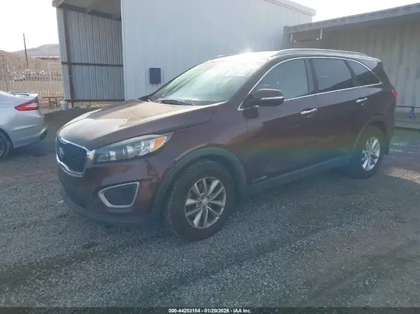 5XYPGDA54GG130220 2016 KIA SORENTO - Image 2
