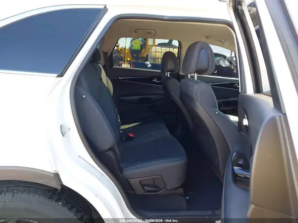 5XYPGDA54GG135871 2016 KIA SORENTO - Image 8