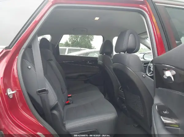 5XYPGDA54GG137961 2016 KIA SORENTO - Image 8