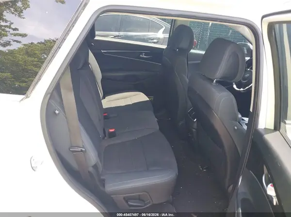 5XYPGDA54GG172001 2016 KIA SORENTO - Image 8