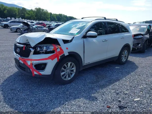 5XYPGDA54GG178882 2016 KIA SORENTO - Image 2