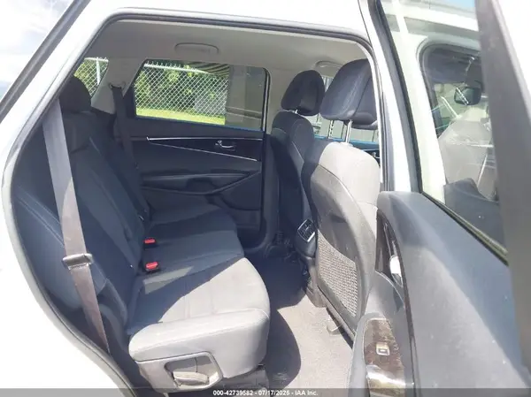 5XYPGDA54GG178882 2016 KIA SORENTO - Image 8