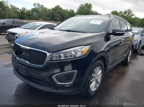 5XYPGDA54HG192637 2017 KIA SORENTO - Image 2