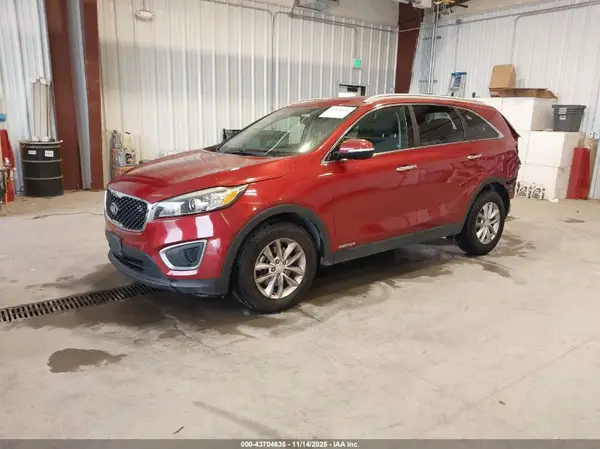 5XYPGDA54HG193903 2017 KIA SORENTO - Image 2