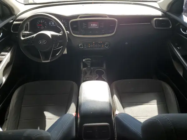 5XYPGDA54HG195053 2017 KIA SORENTO - Image 8