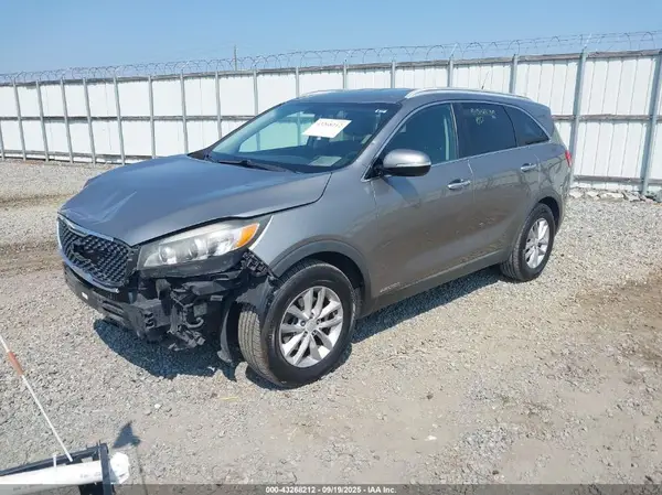 5XYPGDA54HG196008 2017 KIA SORENTO - Image 2