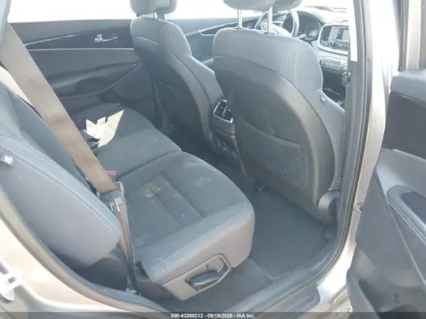 5XYPGDA54HG196008 2017 KIA SORENTO - Image 8