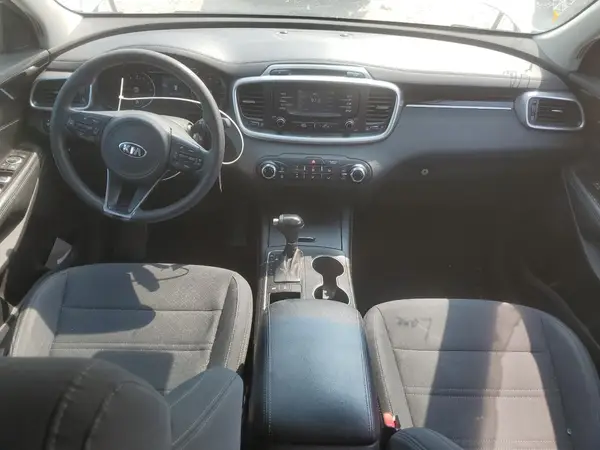 5XYPGDA54HG196607 2017 KIA SORENTO - Image 8