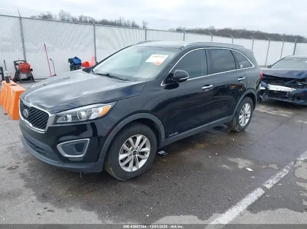 5XYPGDA54HG198289 2017 KIA SORENTO - Image 2