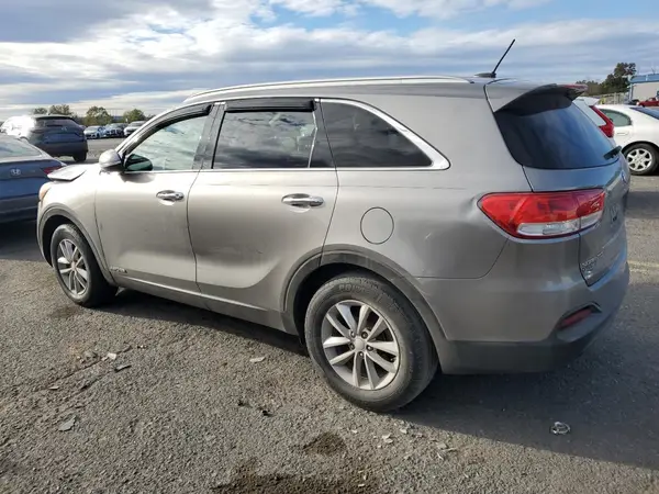 5XYPGDA54HG206004 2017 KIA SORENTO - Image 2