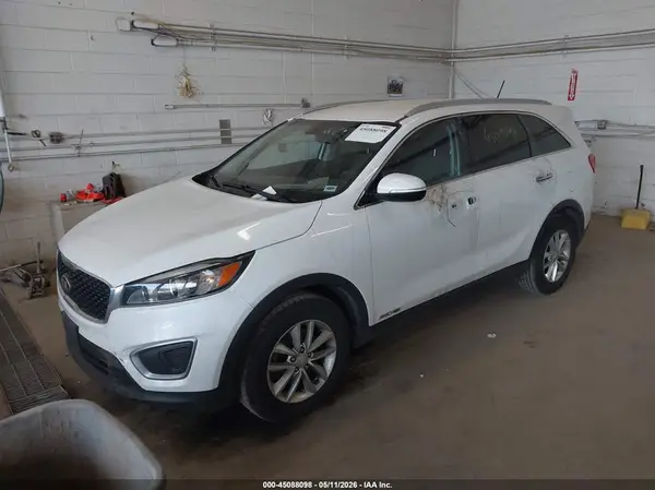 5XYPGDA54HG207833 2017 KIA SORENTO - Image 2