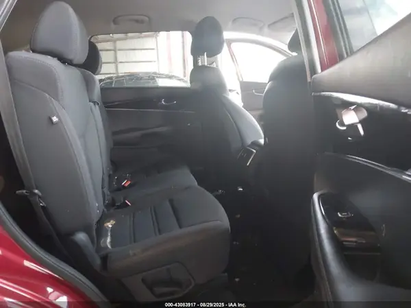 5XYPGDA54HG213387 2017 KIA SORENTO - Image 8