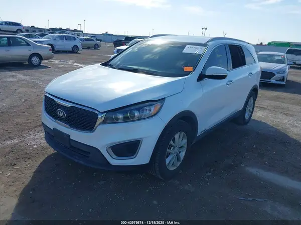5XYPGDA54HG213552 2017 KIA SORENTO - Image 2