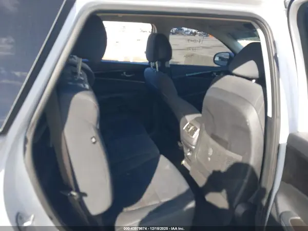 5XYPGDA54HG213552 2017 KIA SORENTO - Image 8