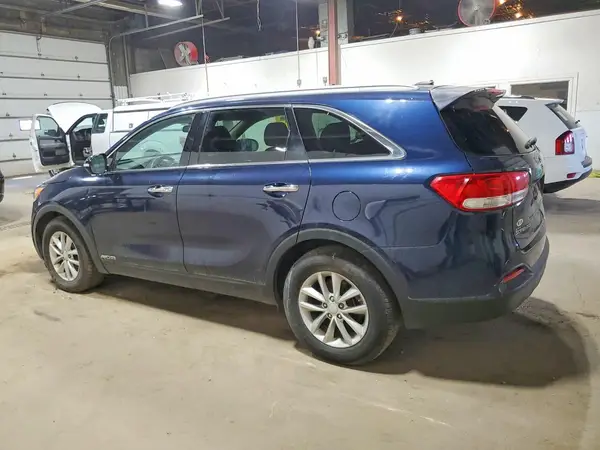 5XYPGDA54HG214152 2017 KIA SORENTO - Image 2