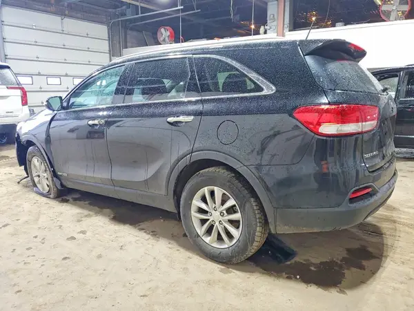 5XYPGDA54HG218587 2017 KIA SORENTO - Image 2
