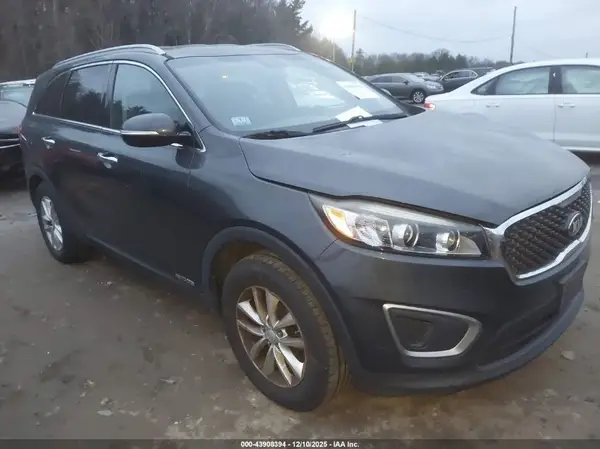 5XYPGDA54HG223708 2017 KIA SORENTO - Image 1