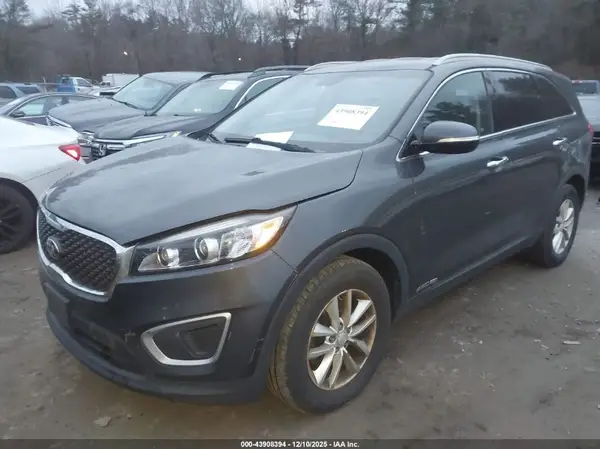 5XYPGDA54HG223708 2017 KIA SORENTO - Image 2