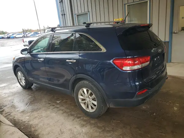 5XYPGDA54HG224678 2017 KIA SORENTO - Image 2