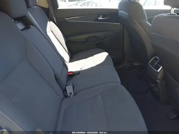 5XYPGDA54HG225930 2017 KIA SORENTO - Image 8