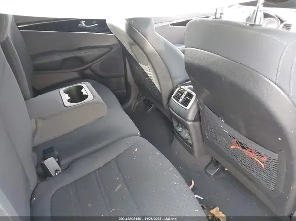 5XYPGDA54HG229864 2017 KIA SORENTO - Image 8