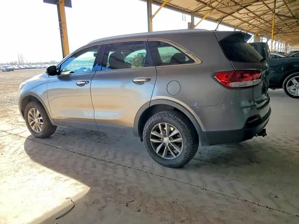 5XYPGDA54HG272584 2017 KIA SORENTO - Image 2