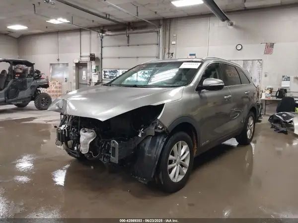 5XYPGDA54HG278773 2017 KIA SORENTO - Image 2