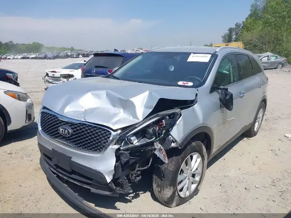 5XYPGDA54HG279065 2017 KIA SORENTO - Image 2