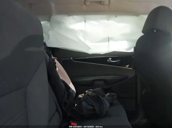 5XYPGDA54HG279065 2017 KIA SORENTO - Image 8