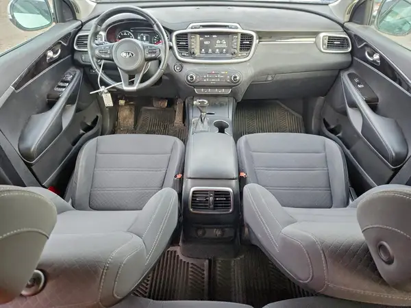 5XYPGDA54HG294682 2017 KIA SORENTO - Image 8