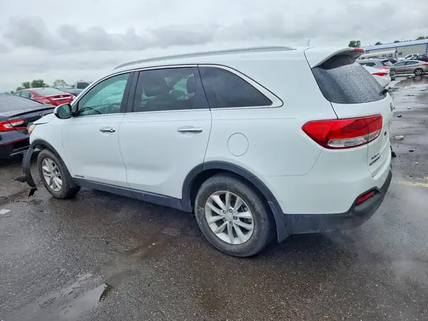 5XYPGDA54HG302425 2017 KIA SORENTO - Image 2