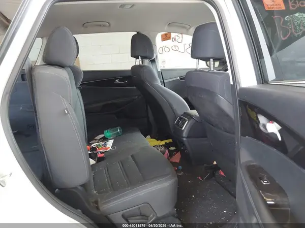 5XYPGDA54HG312100 2017 KIA SORENTO - Image 8