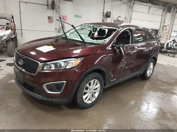 5XYPGDA54HG317815 2017 KIA SORENTO - Image 2