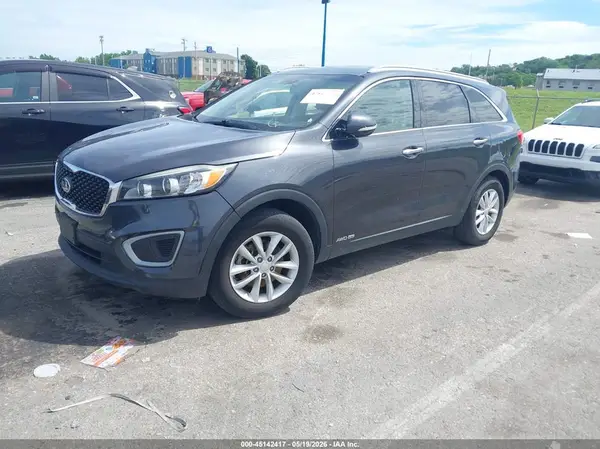 5XYPGDA54HG321072 2017 KIA SORENTO - Image 2