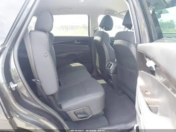 5XYPGDA54HG321072 2017 KIA SORENTO - Image 8